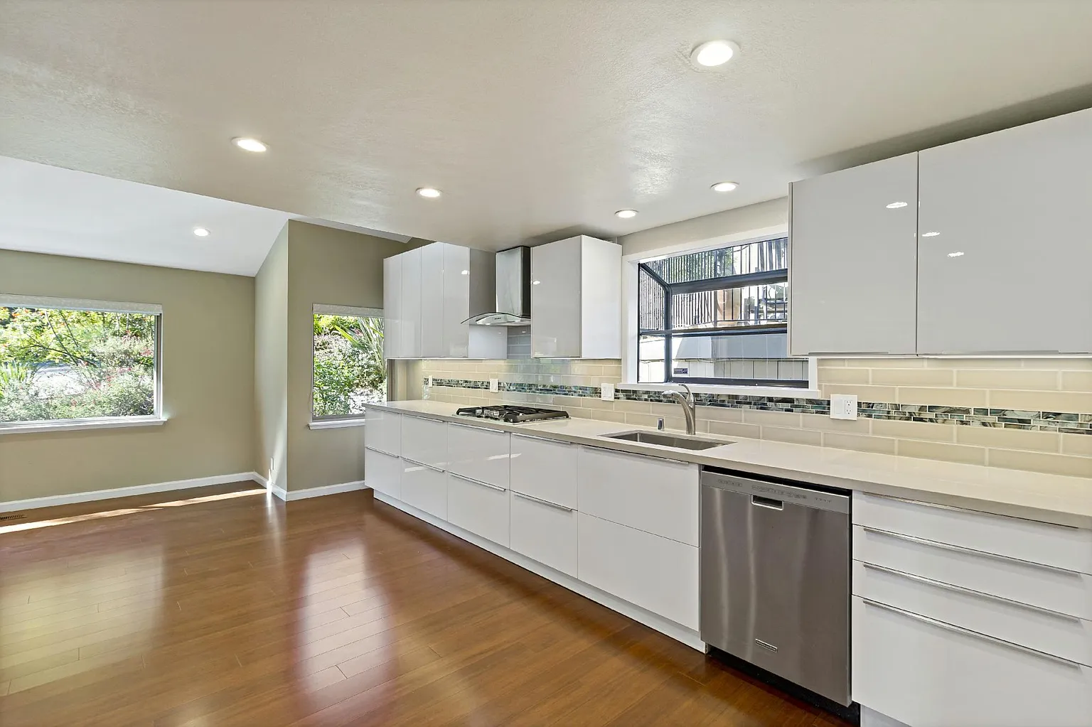 24 Cobblestone Ln photo 1