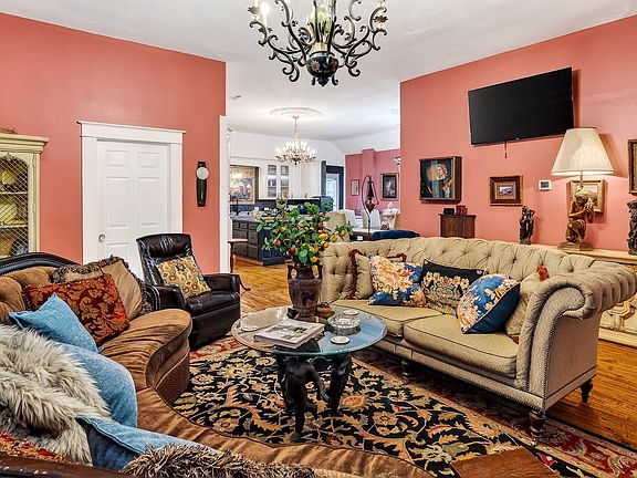 4th image of 131 Old Morrison Rd