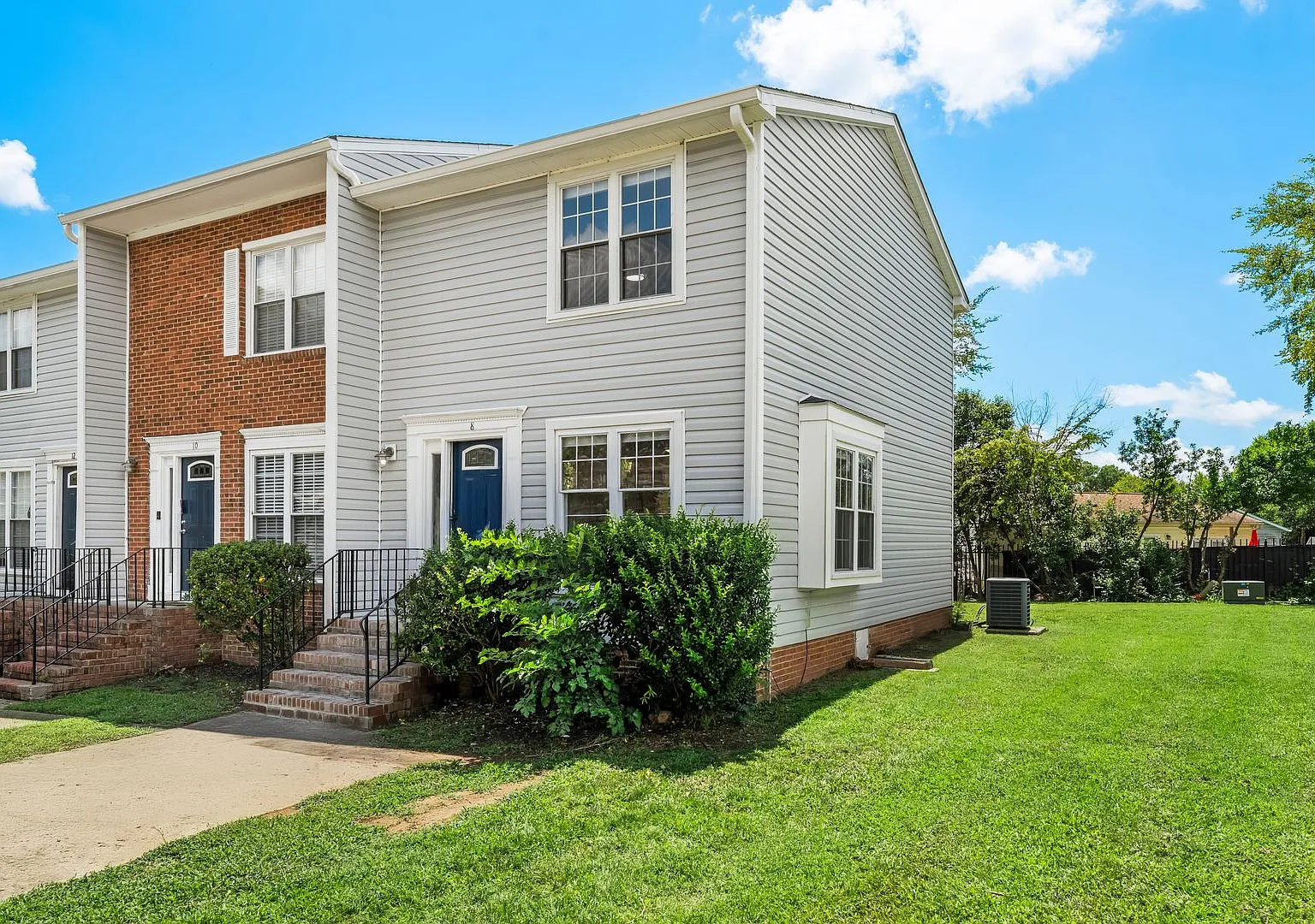 Discover this freshly renovated end-unit townhome in Durham, NC featuring 2 bedrooms and 1.5 baths. — Photo 1