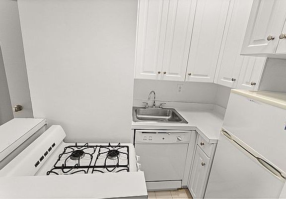 5th image of 452 E 78th St APT 1B