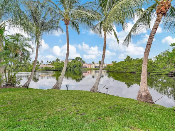 1089 SE 6th Ave, Dania, FL 33004