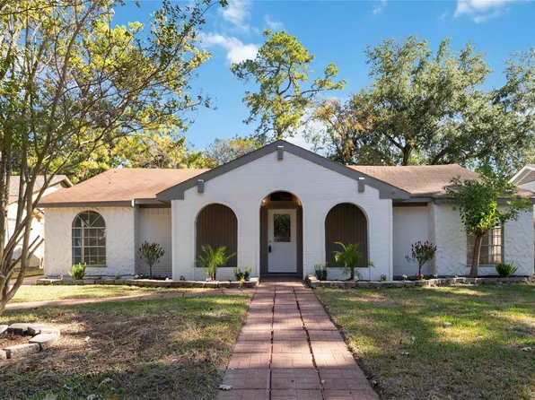 23122 Whispering Willow Dr, Spring, TX 77373