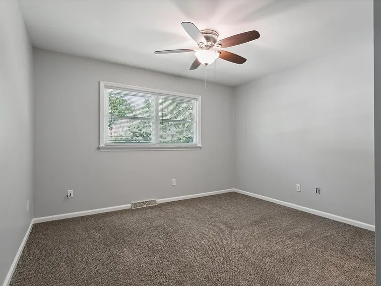 112 Leslie Dr — Photo 28