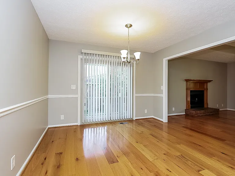 225 Richmond Dr — Photo 4