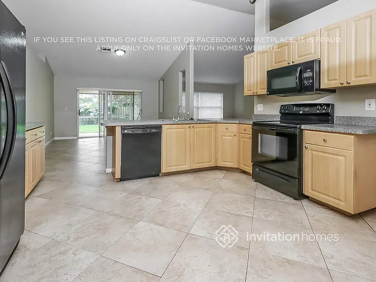 1891 Tulip Ln — Photo 6