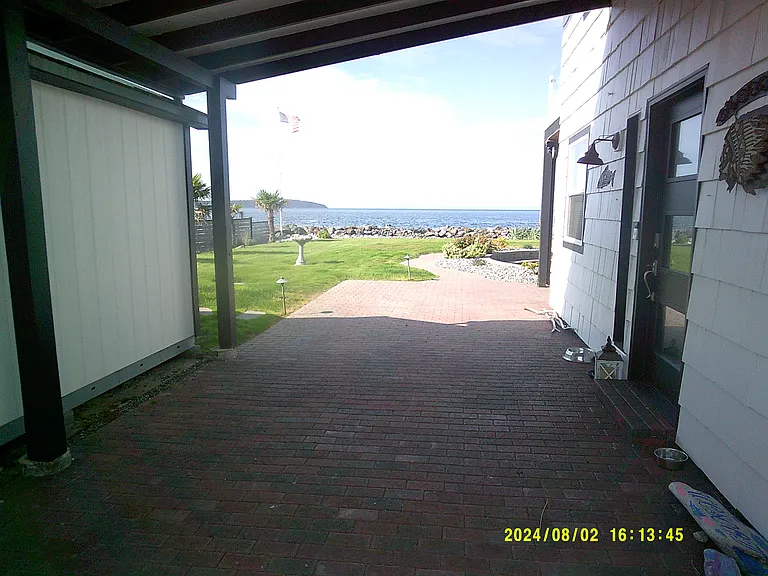 131 Beach Dr — Photo 8