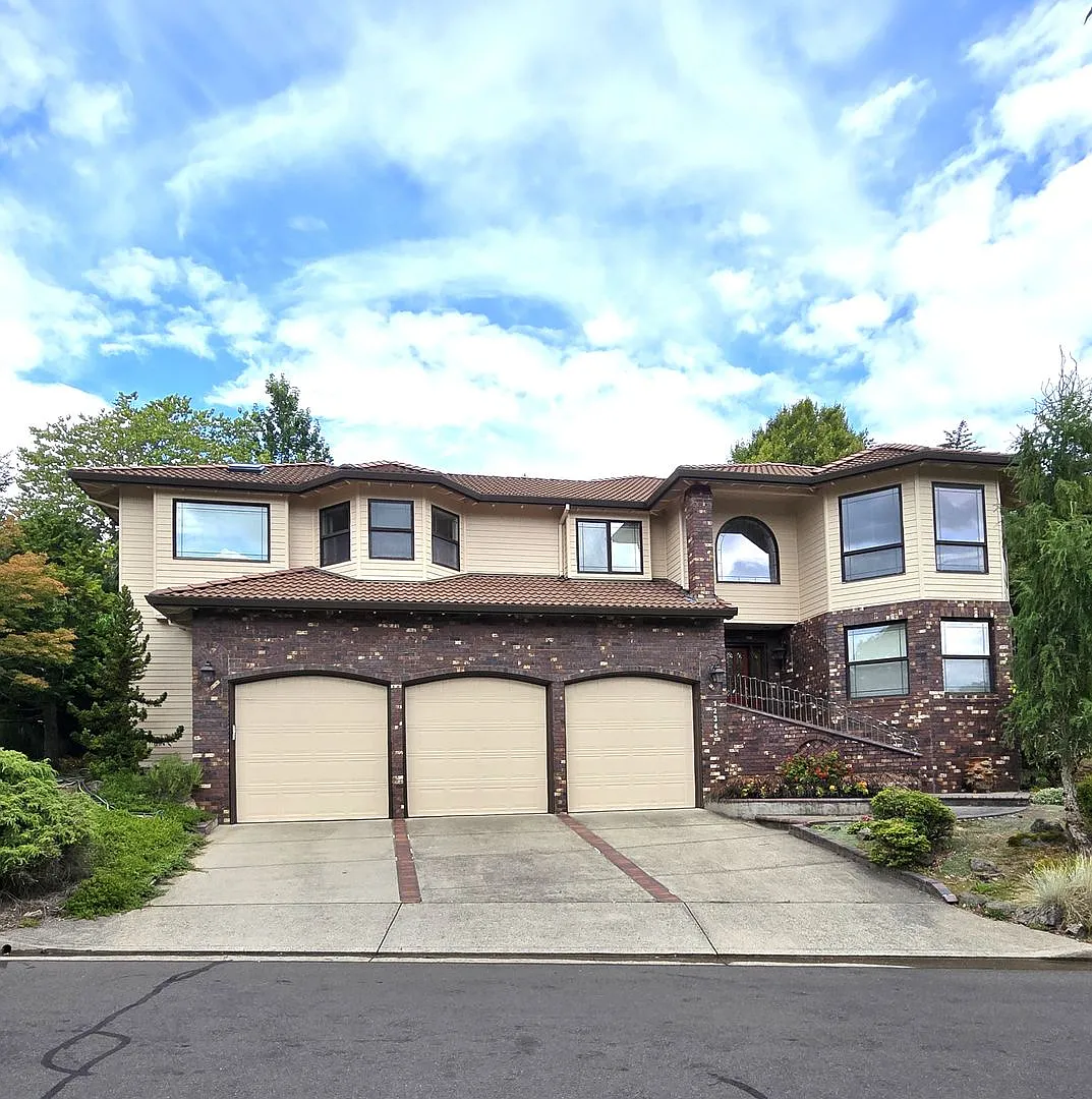 Excellent Condision ! New to Rental market — Photo 1