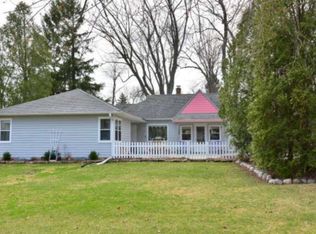 809 E Bradley Rd, Fox Pt, WI 53217