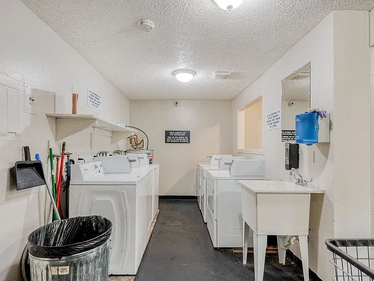 Michael Manor Apartments — Photo 26
