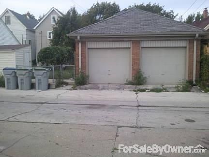 Garage (Front View)