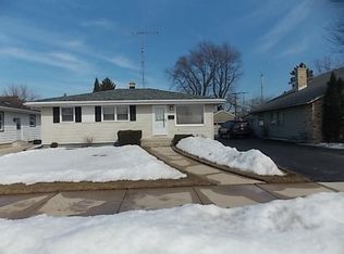 3218 Fox Dr, Racine, WI 53404
