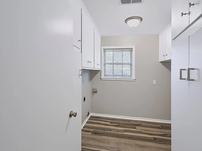 2405 Powell St — Photo 11