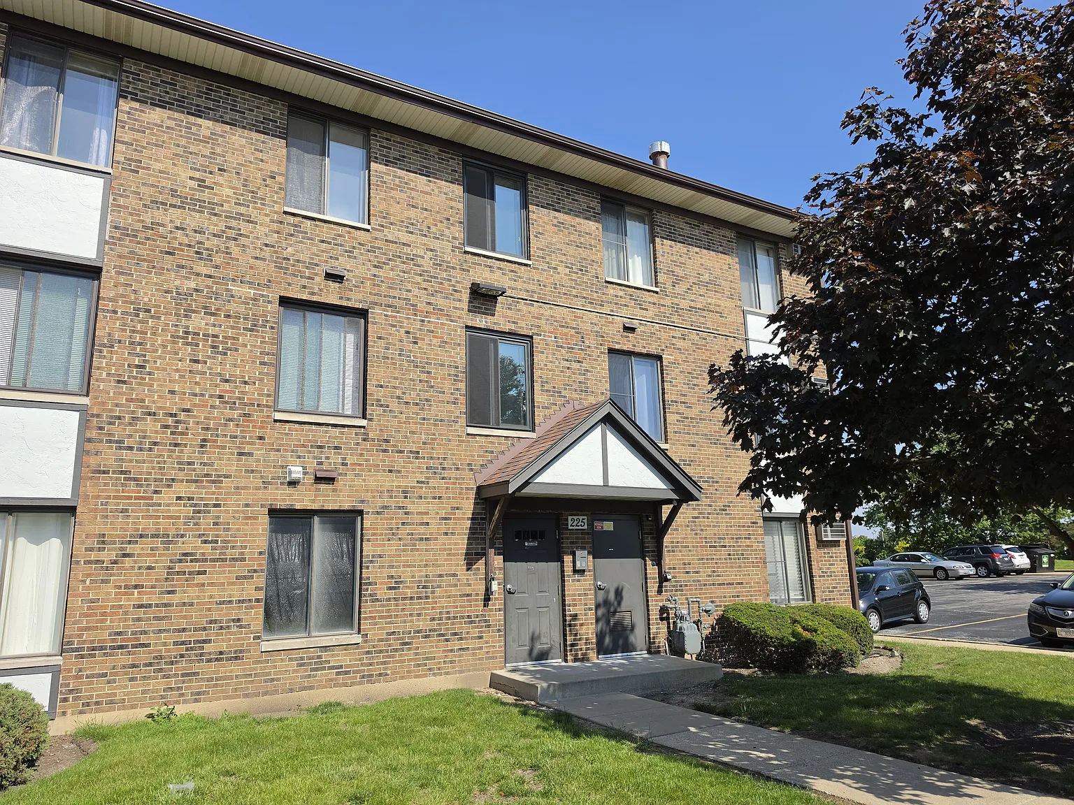 2 bed, 1.5 bath, 890 sqft, $1,700 — Photo 1