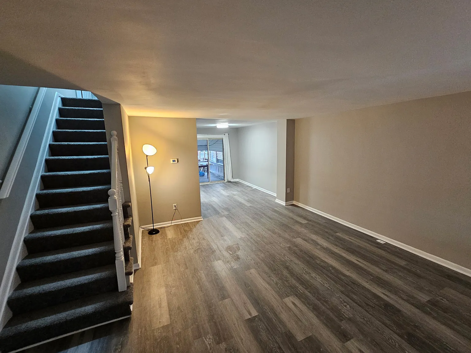 3 bed, 1.5 bath, 1152 sqft, $2,100 — Photo 2