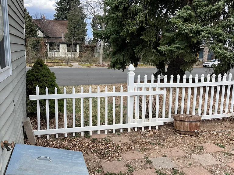 601 E Myrtle St — Photo 16