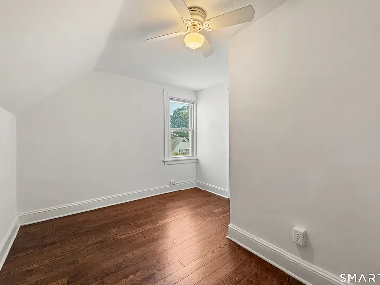 318 Suburban Ave — Photo 28