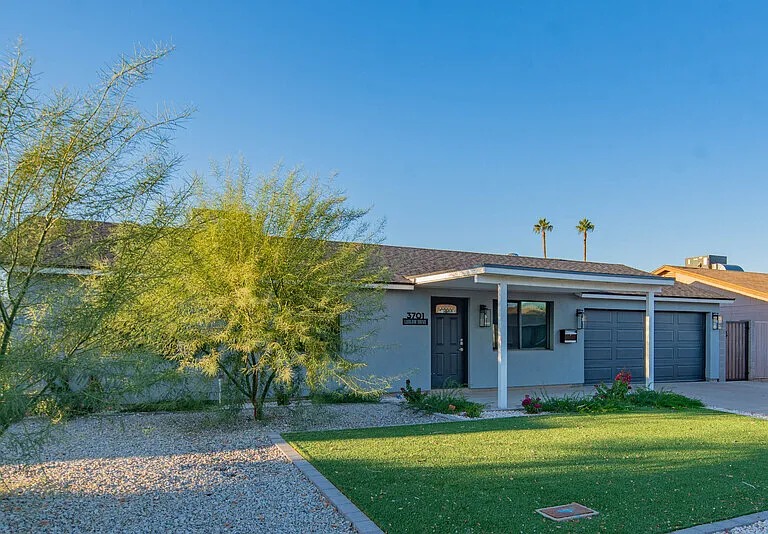 3701 E Ludlow Dr — Photo 2