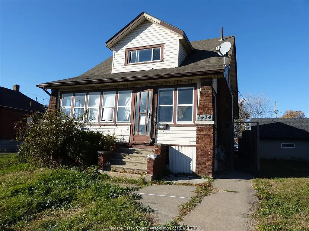 1434 Tecumseh Rd W photo 1