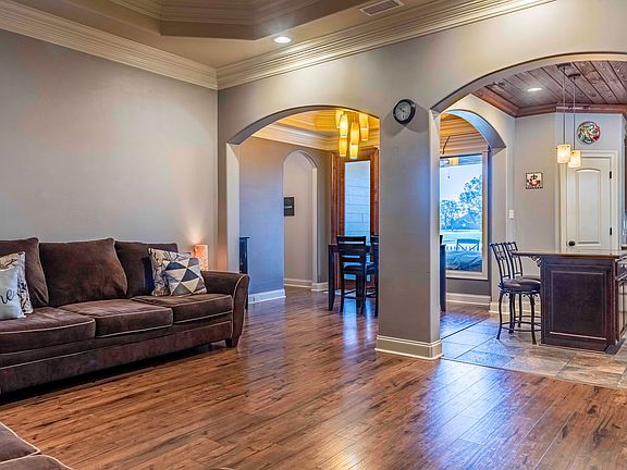 4th image of 105 Glen Arbor Dr
