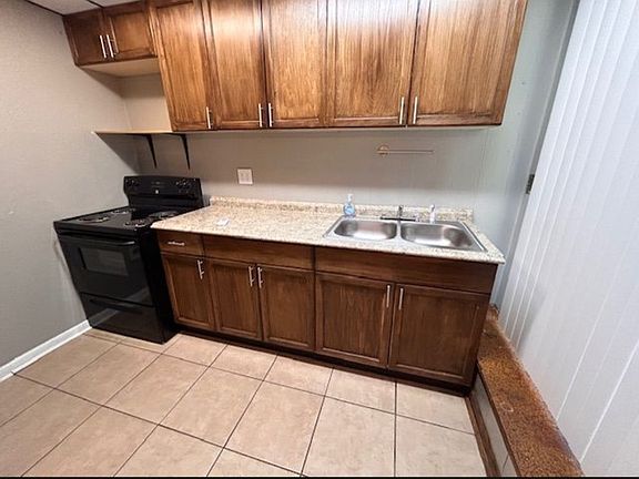 3rd image of 916 E Lime St APT J