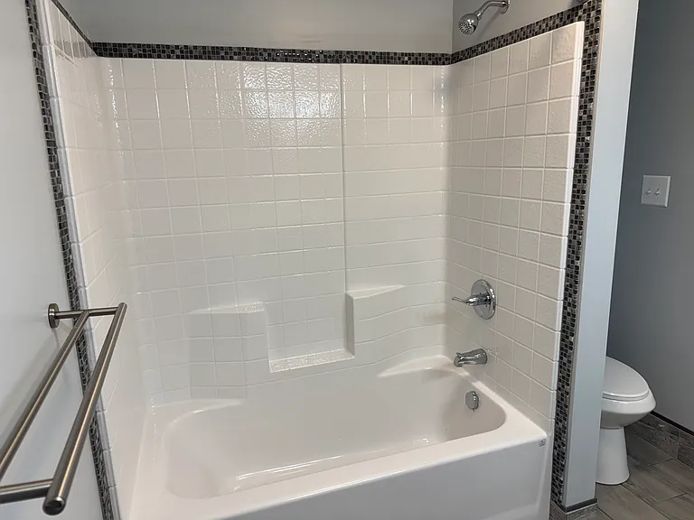 415B Jones Dr — Photo 3