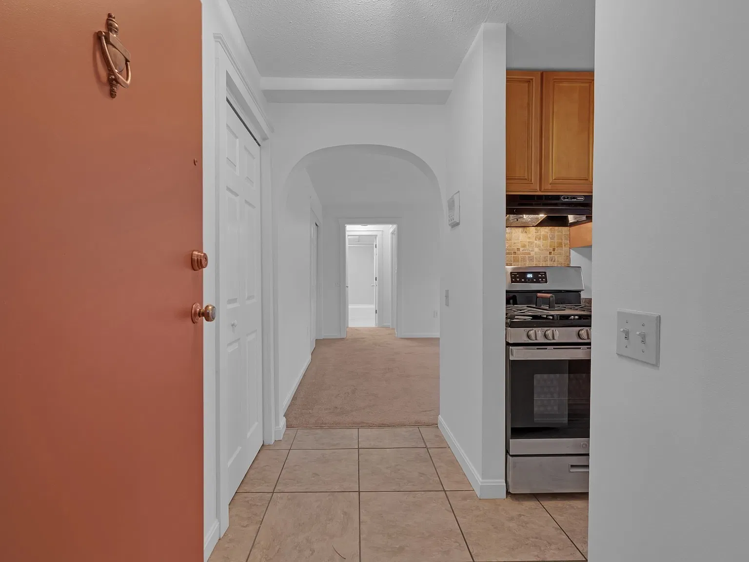 1 bed, 1.0 bath, 643 sqft, $1,700 — Photo 2