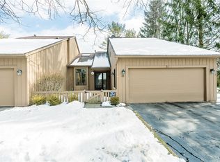 31 Circle Wood Rd, Penfield, NY 14526