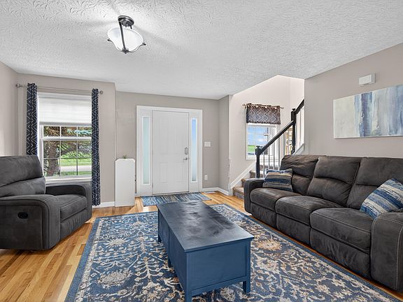 3rd image of 2073 Shaker Run Rd