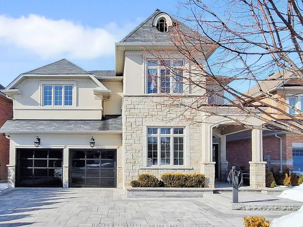 1135 Cenotaph Blvd, Newmarket, ON L3X 0A7