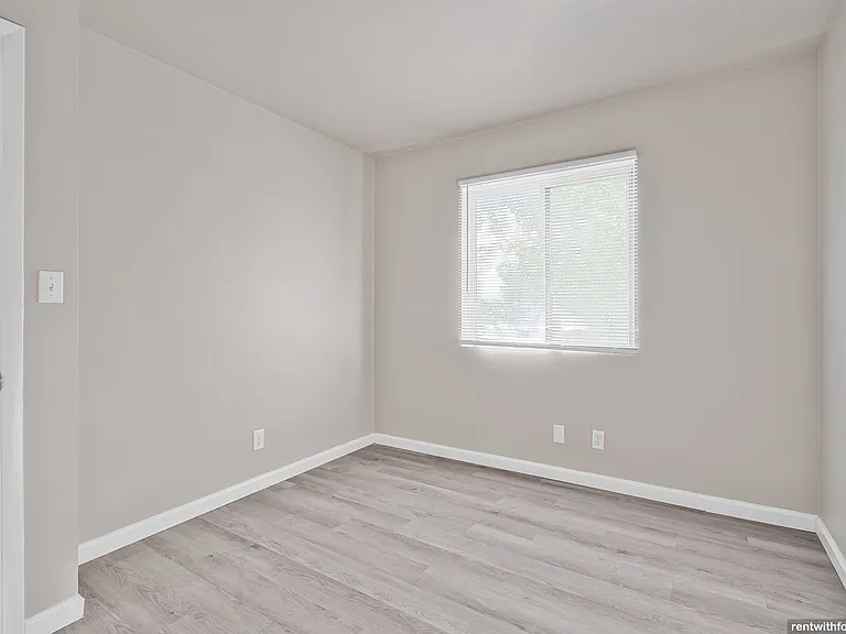 419-1704 N Westfield St — Photo 11