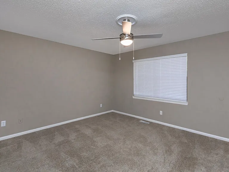 Laurel Ridge Apartments — Photo 26