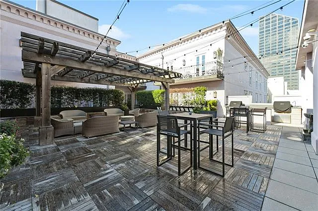 700 Magazine St #204 — Photo 17