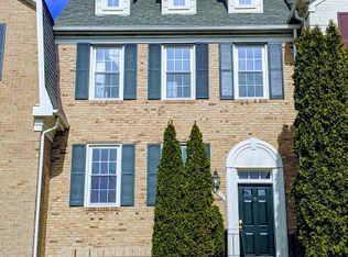 8014 Merry Oaks Ln, Vienna, VA 22182