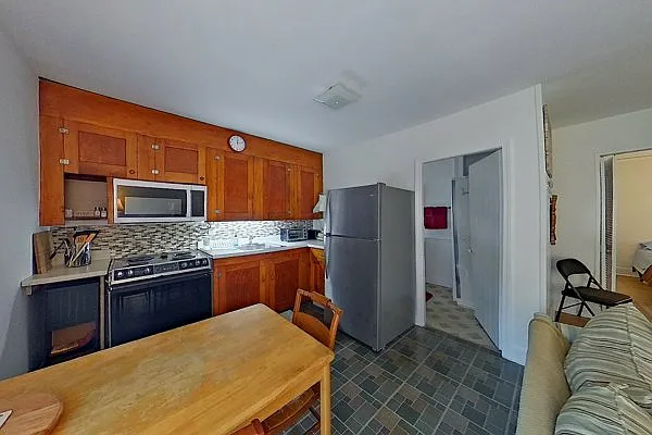 616 Thames St #3 — Photo 4