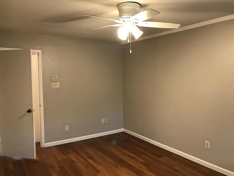 1015 E Yager Ln #87 — Photo 13