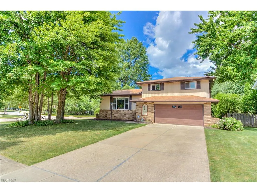 15300 Hemlock Ln photo 1
