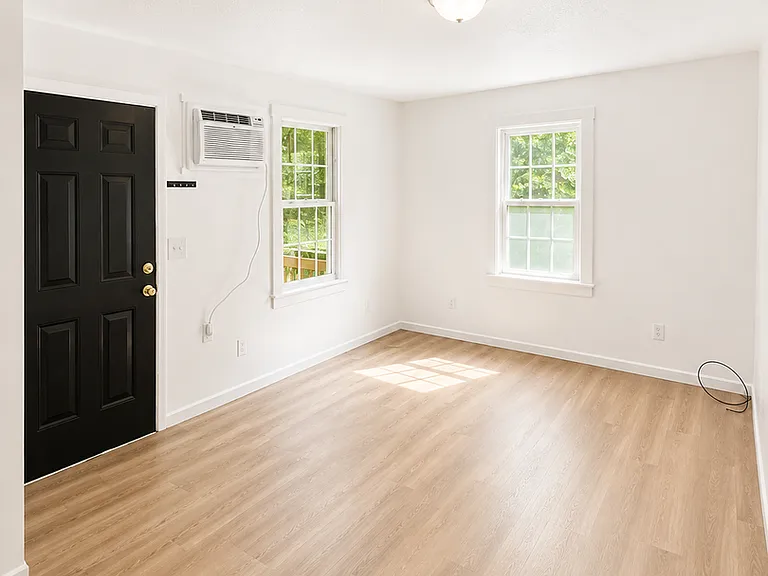121 Belmont St — Photo 5