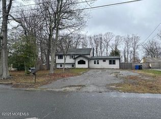 1720 Mohawk Dr, Toms River, NJ