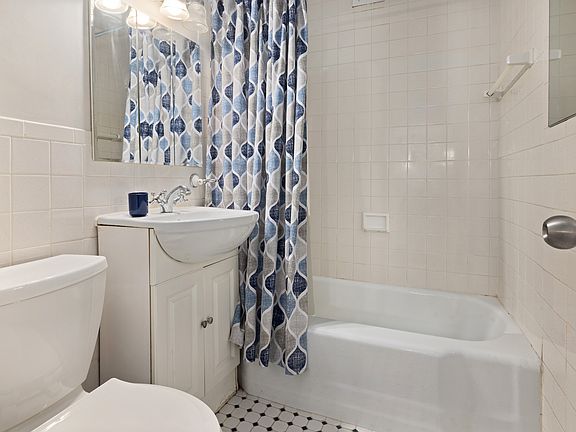 5th image of 10 W 15th St APT 716