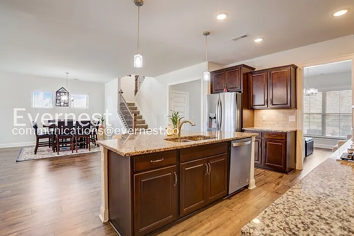 1122 Carlisle Pl — Photo 3