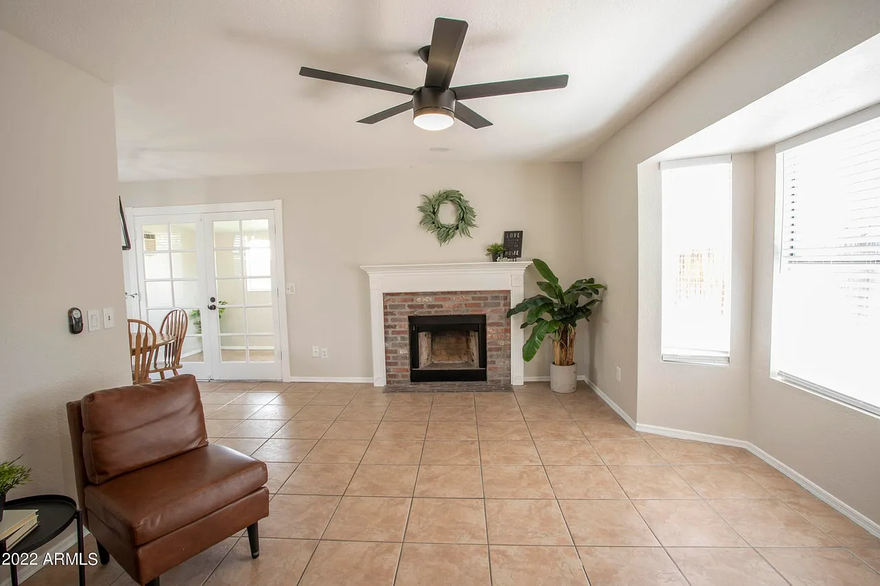 2 bed, 1034 sqft, $2,100 — Photo 4