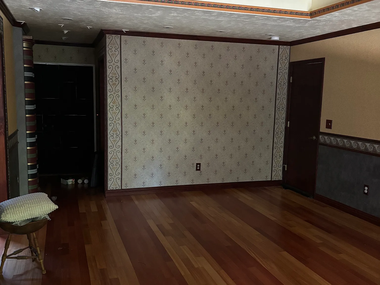 5 bed, 2.5 bath, 3008 sqft, $4,000 — Photo 3
