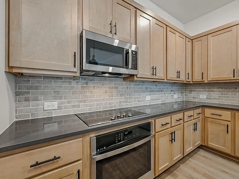 630 Redwood Way — Photo 4