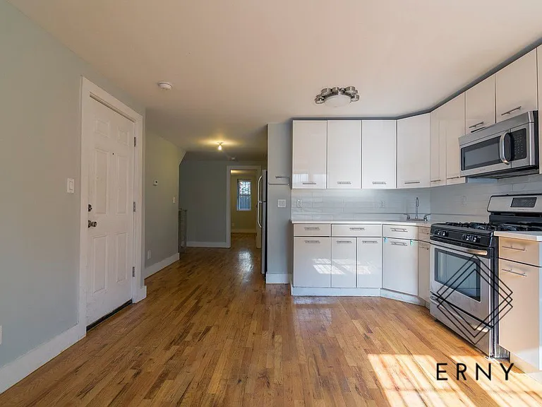 63 Pulaski St #1B — Photo 1