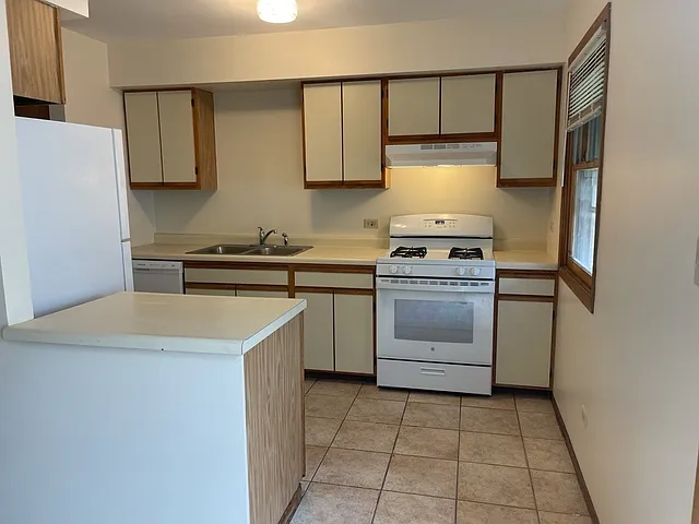 350 College St — Photo 6