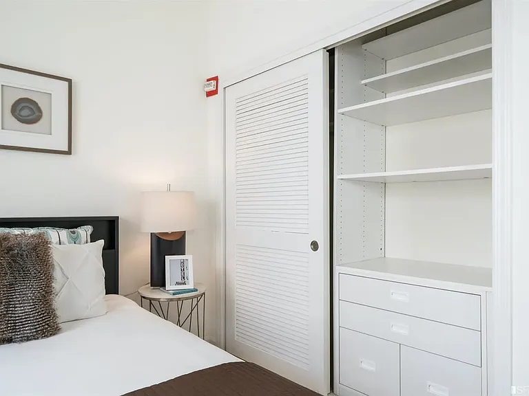 600 Chestnut St #409 — Photo 12