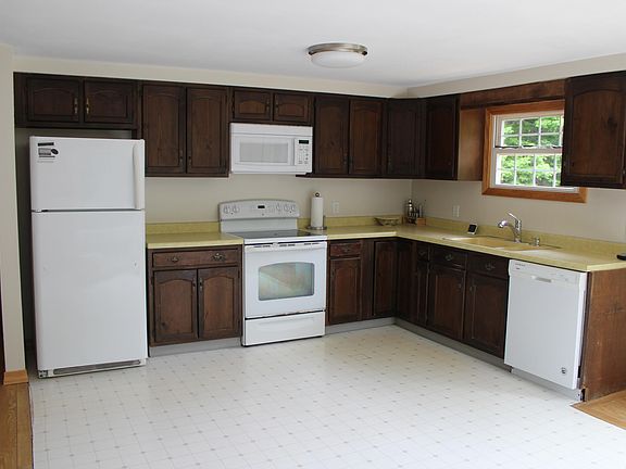 3rd image of 122 Greeley Road