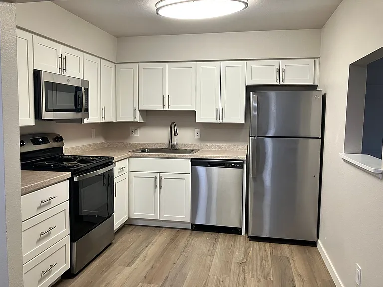 Woodridge Apartments — Photo 53