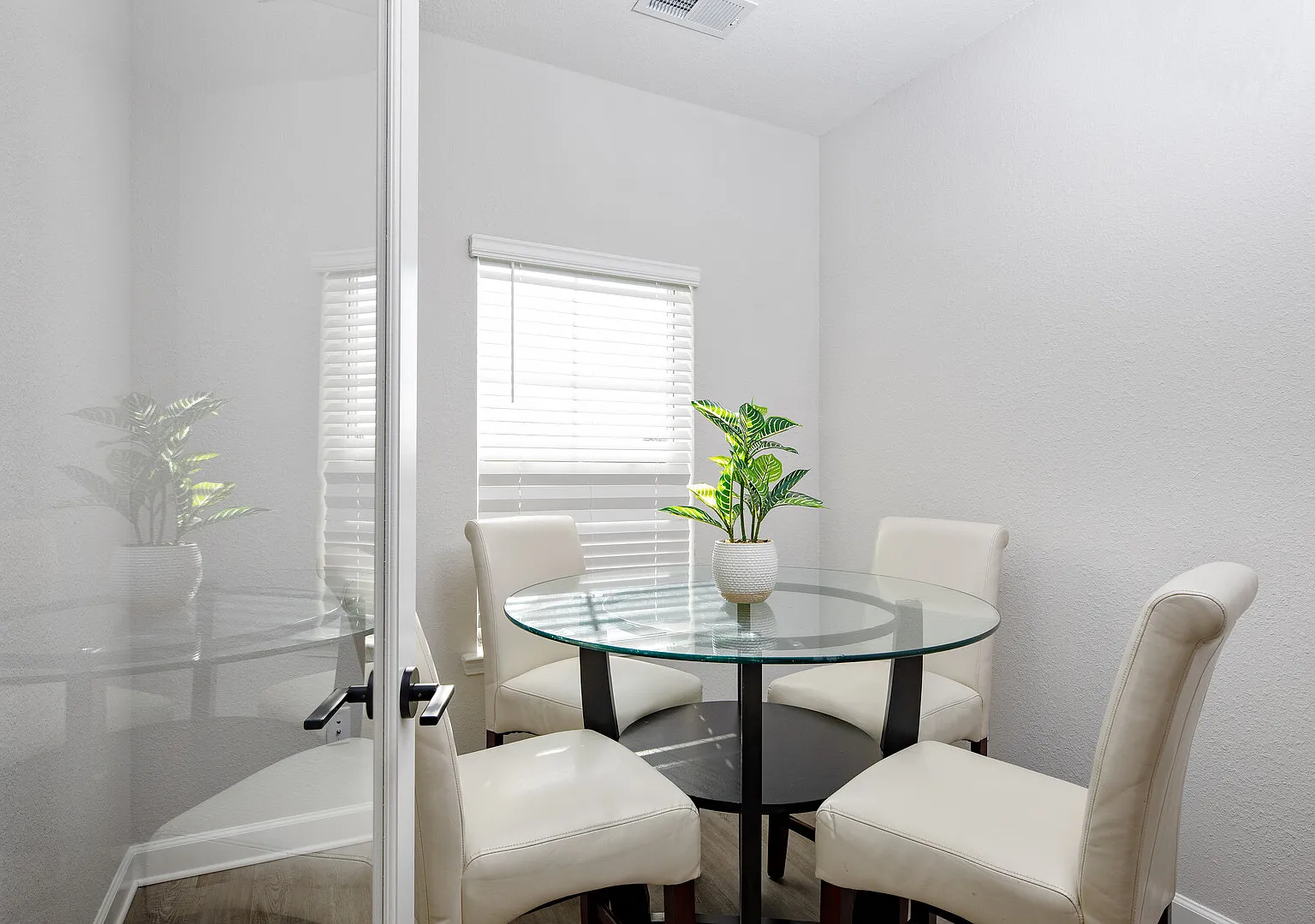 2ba/2br Near UNC, Motor Speedway, PNC Music Pavilion — Photo 2