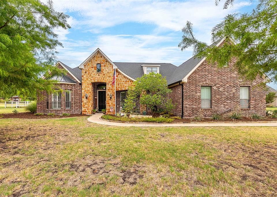 1st image of 711 Equestrian Dr